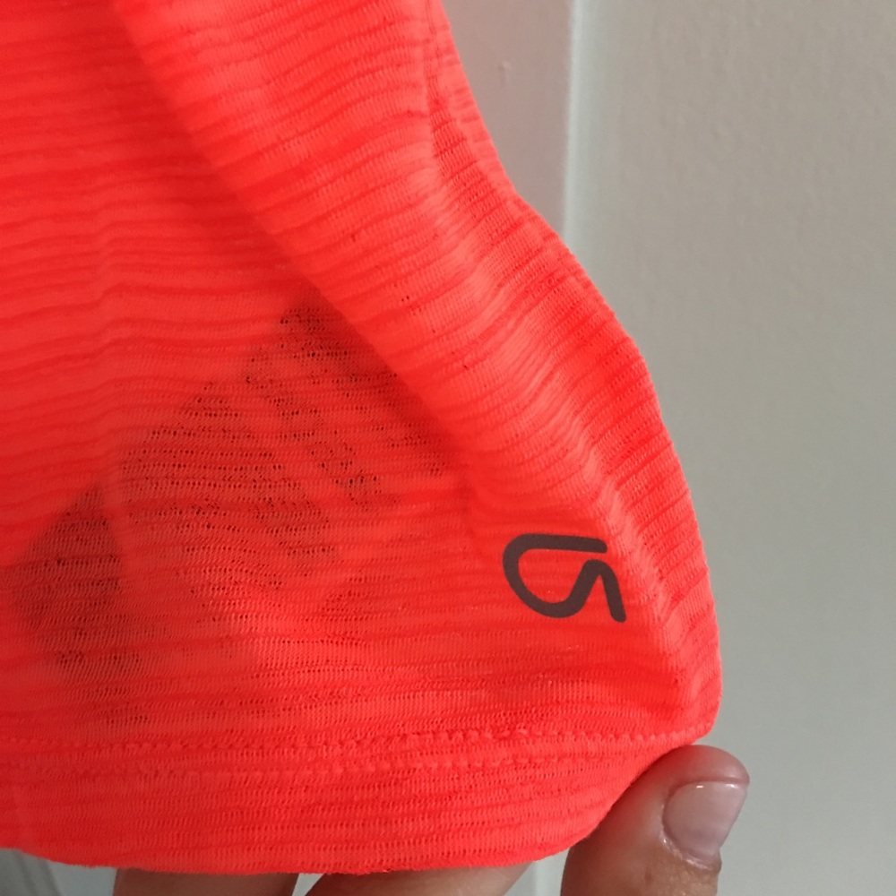 NWT GapFit Keyhole Back Short-Sleeve Workout Top - Picture 5 of 8